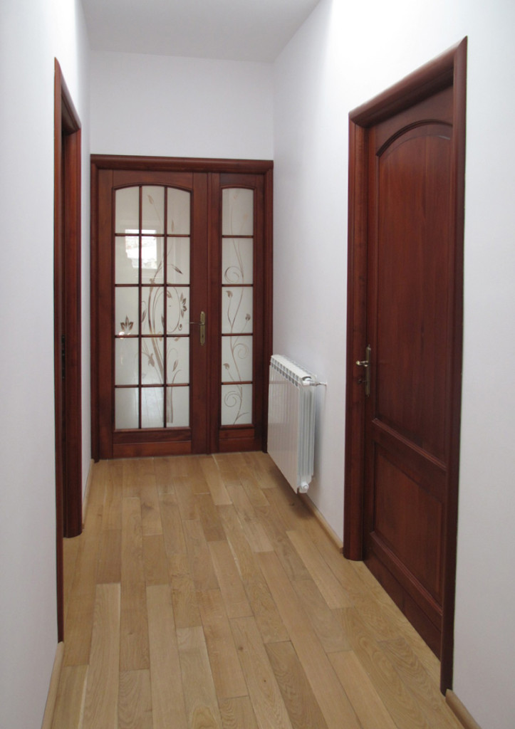 4 motive sa alegi usi din lemn pentru casa ta!