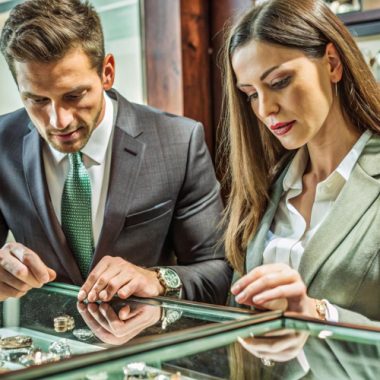 Cum îți protejezi datele personale când apelezi la o casă de amanet?