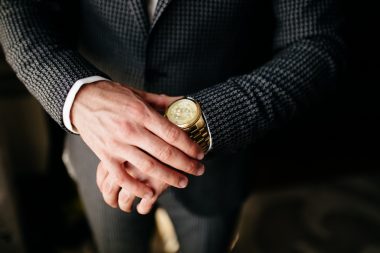 Există taxe suplimentare pentru amanetarea unui ceas?