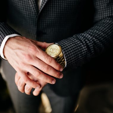 Există taxe suplimentare pentru amanetarea unui ceas?