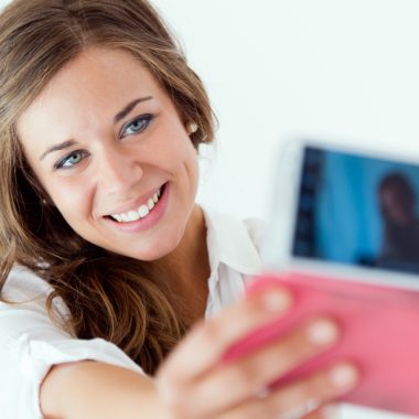 Cum se obține un aspect natural al coroanelor dentare realizate digital